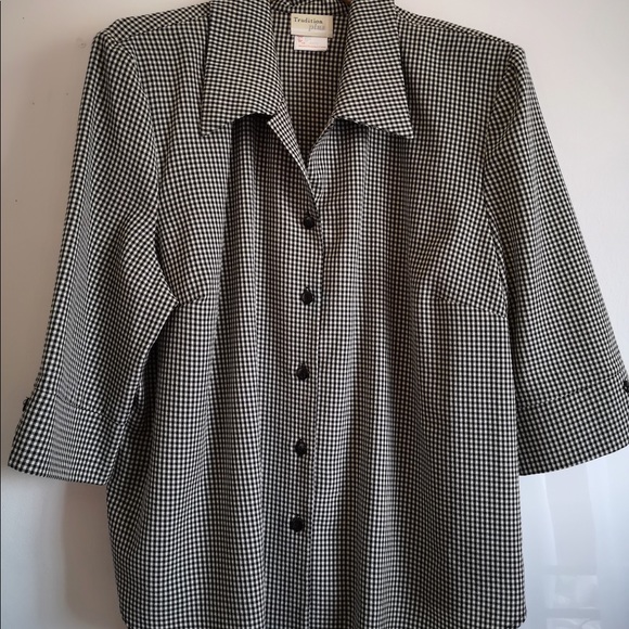 +size buttoned up top w/ attached black camisole - Picture 2 of 3